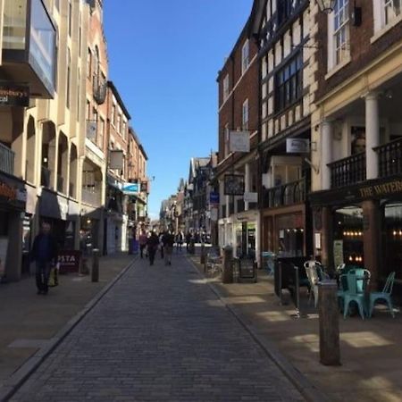 Lovely 2 Bedroom Penthouse Apartment In Chester - Free Parking!! Extérieur photo
